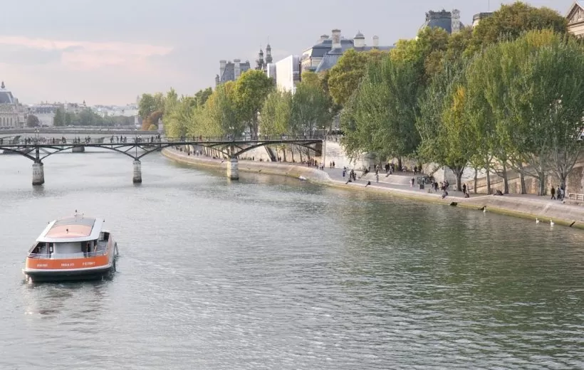 Boat city trip in Paris