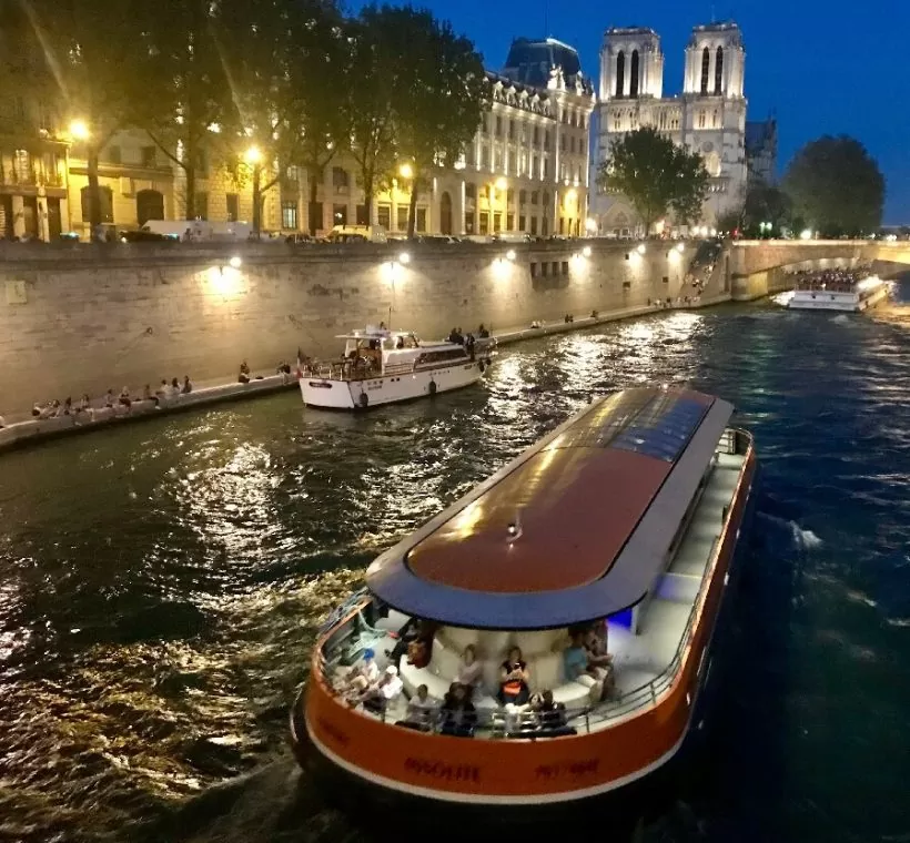 Croisière de nuit sur la Seine à Paris – Night Cruise on the River Seine in Paris