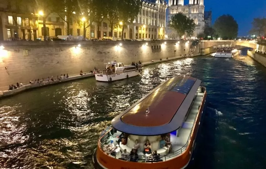 Croisière de nuit sur la Seine à Paris – Night Cruise on the River Seine in Paris